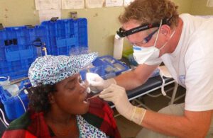 Dr. med. dent. Christian Reiter In der Kalahari mit Zahnärzte ohne Grenzen 05