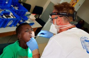 Dr. med. dent. Christian Reiter In der Kalahari mit Zahnärzte ohne Grenzen 03